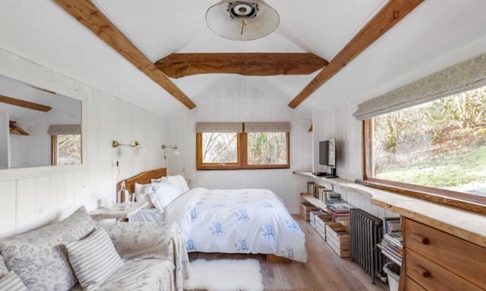 Bath Cabina | The Hay Trailer