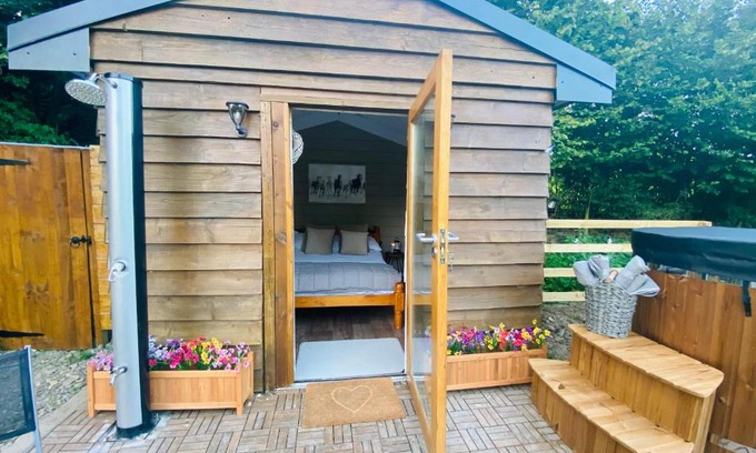 Oswestry Cabina | The Haystack