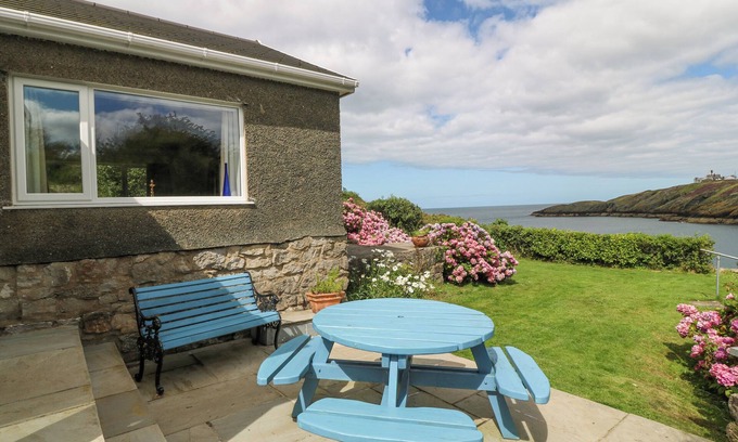 Llaneilian Cabaña | THE HEADLAND, pet friendly, country holiday cottage in Amlwch