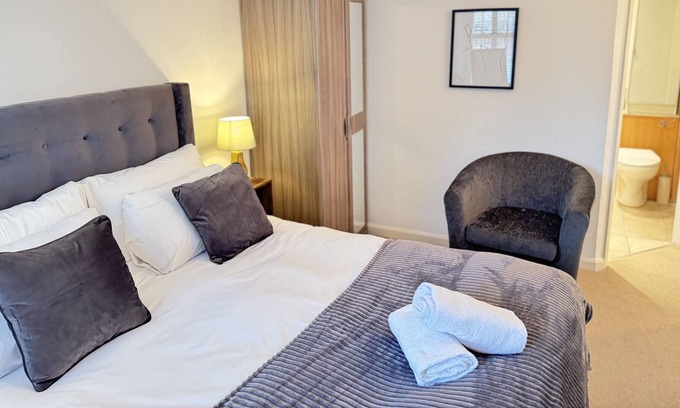 Abingdon Casa | The Heart of Kensington Mews PRIVATE House | Centrally Located & Transport Links