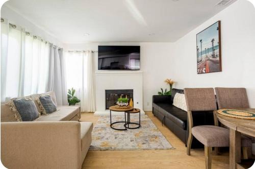Clarkdale Casa | The Heart Of LA House