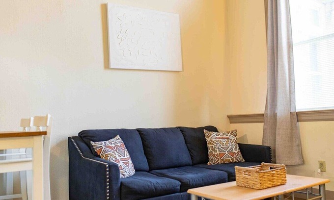 Kansas City Apartamento | The Heart of Westport Suite - WALK to BBQ