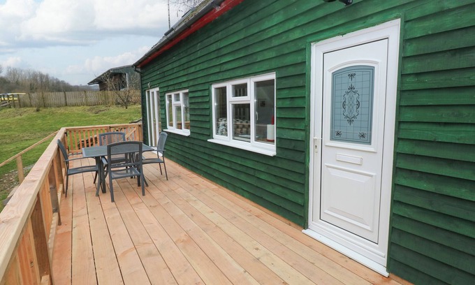 Clydey Cabaña | THE HEN PEN, pet friendly, character holiday cottage in Cenarth