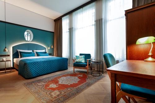 Nieuwmarkt en Lastage Hotel | The Hendrick's Hotel