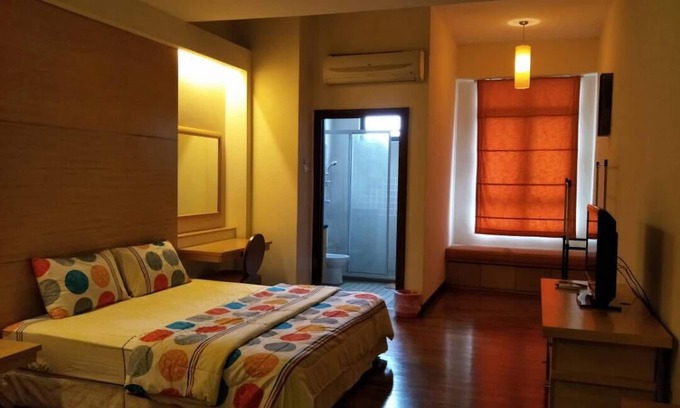 Seri Kembangan Condominio | The Heritage Lake View + Wifi Condo