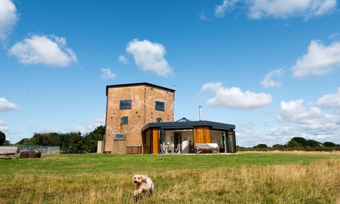 Maldon Cabaña | The Hexagon, wow what a location, views over the Essex marshes and sea