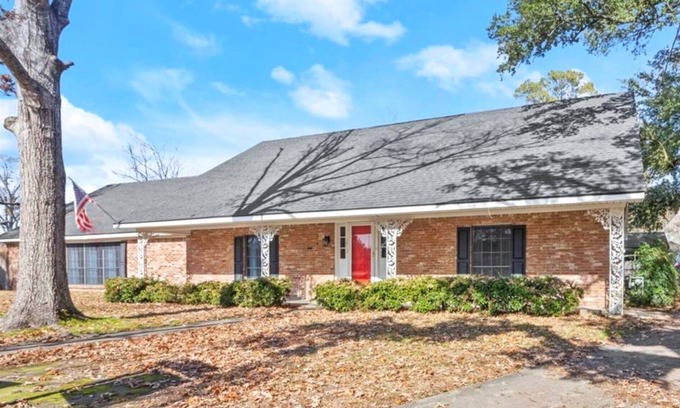 Sulphur Casa | The Hidden Gem - Huge Floor Plan - Game Room