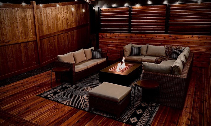 Hinton Casa | The Hidden Gem - Large Patio, Fire Pit & Outdoor Seating + King & Queen Beds