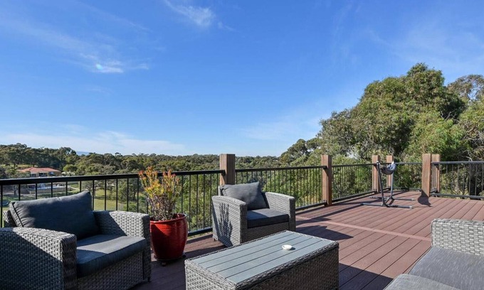 Wallan Otro | The Hidden Paradise in the Valley: Relaxing Farmhouse Retreat Wallan Hidden Gem
