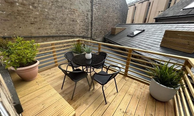 Lancaster Apartamento | The Hideaway – 2-Bedroom Apartment with outdoor terrace & free parking