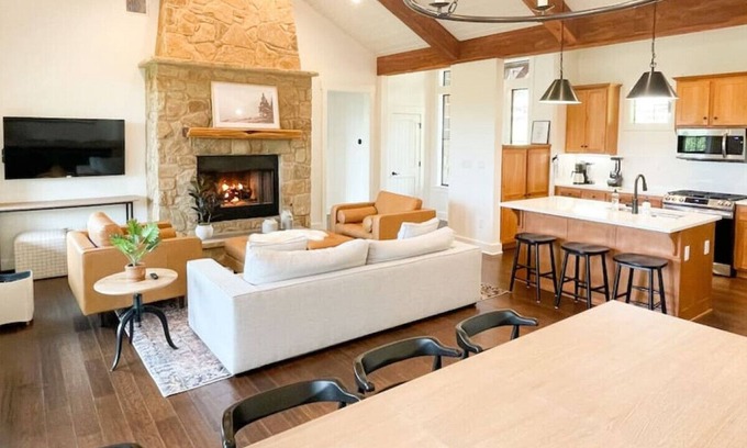 Leander Cabina | THE HIDEAWAY 3BR/2BA Modern Cabin at LAKE TRAVIS