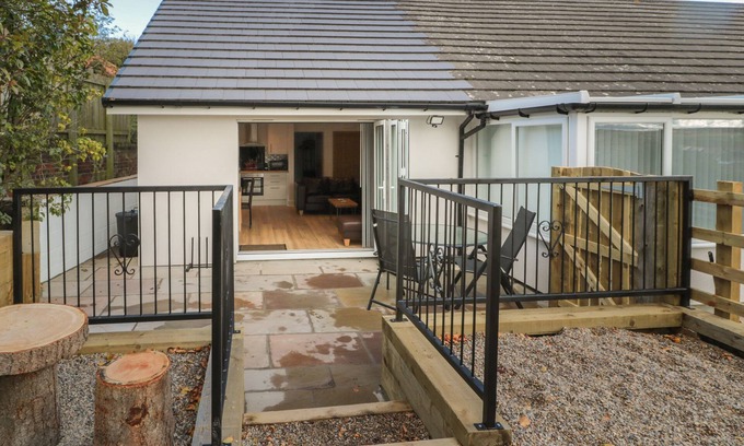 Belford Cabaña | THE HIDEAWAY AT HOLLYOAK, pet friendly, with a garden in Belford