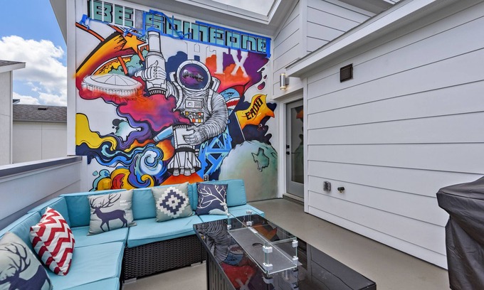 East Downtown Houston Casa | The Hideaway EaDo with hot tub!