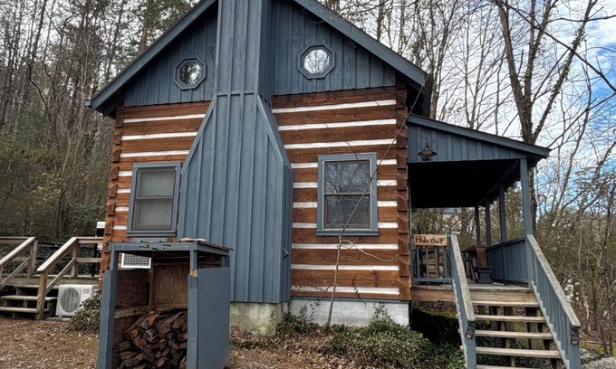 Townsend Cabina | The Hideout Cabin at Country Manor Acres