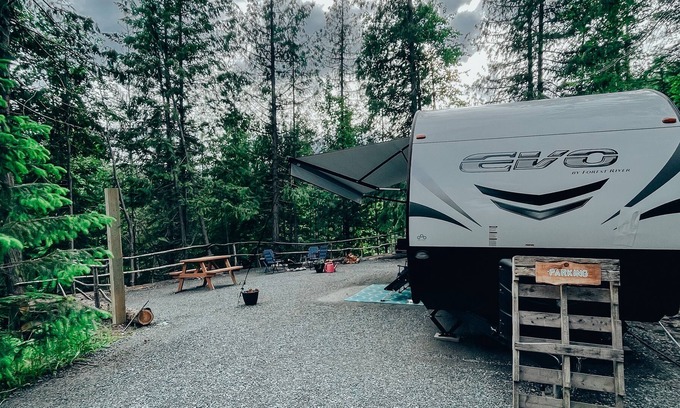 Magna bay Casa | The Hideout Trailer - close to Winery nestled in the mountains of the Shuswap