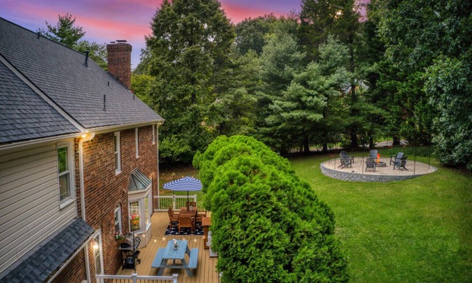 High Point Casa | The High Point Escape | 5 BDR + Pool + FirePit + Basketball + Ping Pong