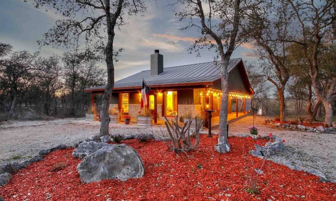 Hondo Cabina | The Hill Country Cottage
