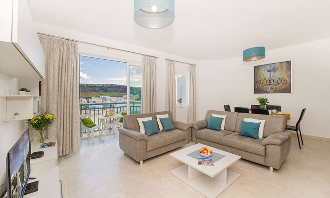 Marsalforn Apartamento | The Hillock Penthouse South D7