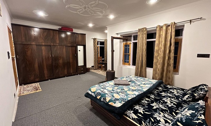 Greater Johannesburg Metropolitan Area Casa | ''The Himalayan Nest – Comfort, Hospitality & Local Charm Await!"