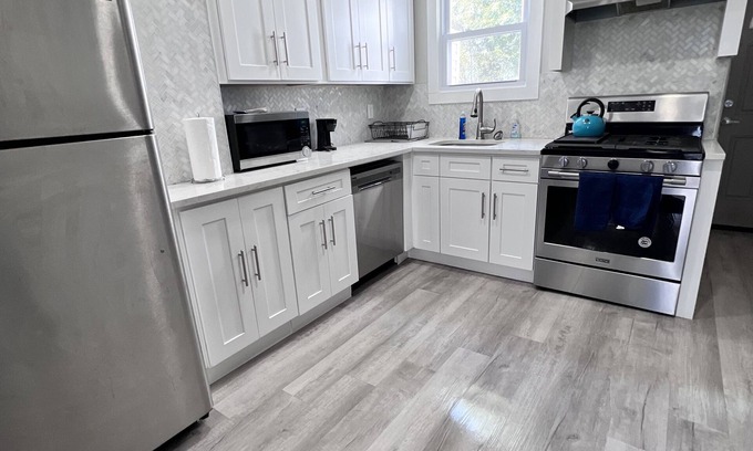 Communipaw Casa | The Hip-Hop House - Spacious & Nostalgic, SUPER Close to NYC
