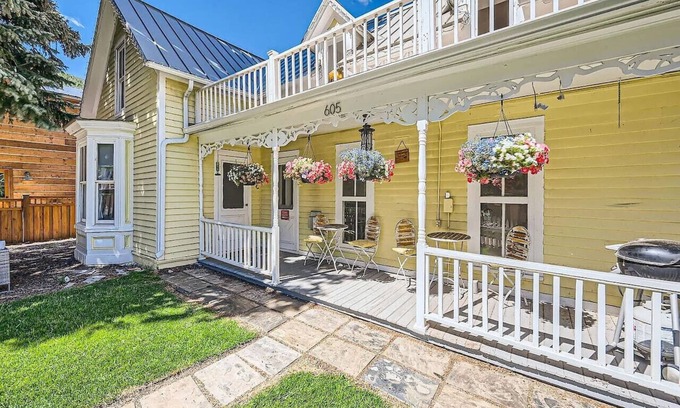 Historic District Casa | The Historic: A Victorian Dream!