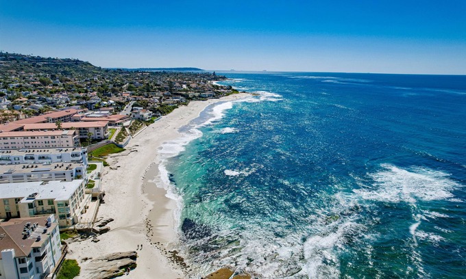 Village of La Jolla Casa | The Historic Kline House - with private pool and spa. Walk to shops and restaurants.