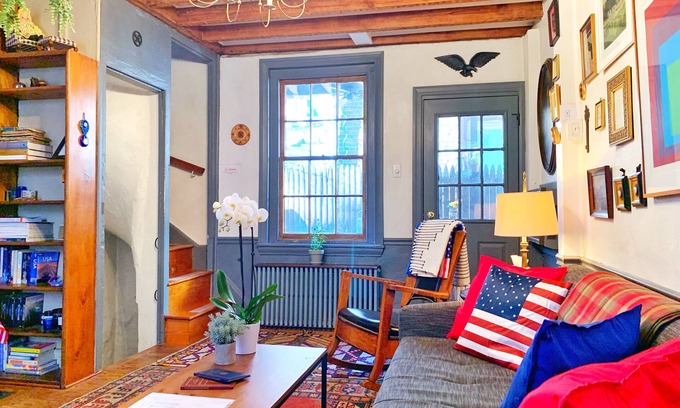 Gayborhood Casa | The Historic & Walkable Philadelphia Washington Square West Home (2 habitaciones / 2 baños)