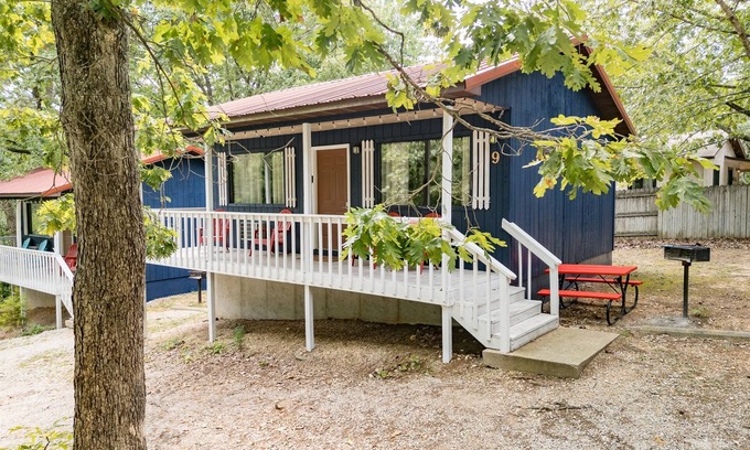 Branson Cabina | The Hive- Private cabin just one mile to SDC!