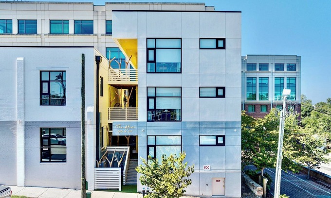 River District Apartamento | The Hive