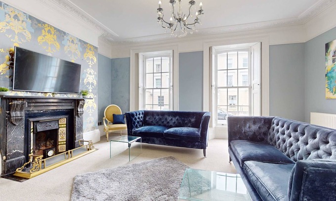 Barbican Casa | The Hoe, Beautiful 5-Bedroom House, Garden, Secure Parking, Sleeps 12
