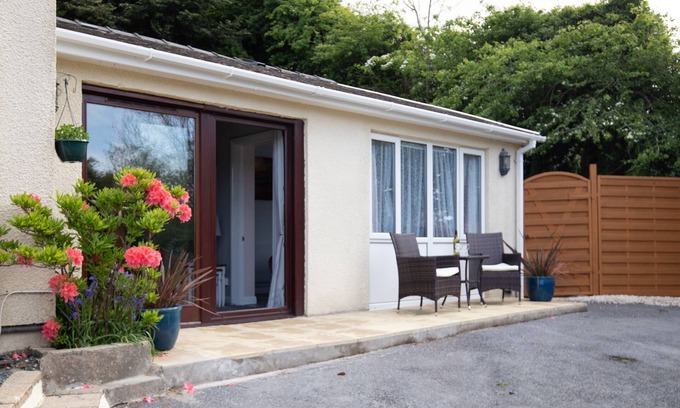 Wiseman's Bridge Cabaña | The Hollies - Close to Beach, Parking, EV Charger