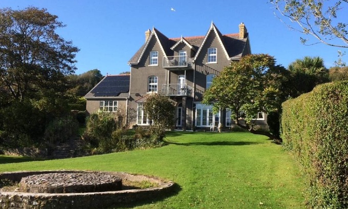 Horton Casa | The Hollies está situado en la hermosa zona de Horton en la Península de Gower