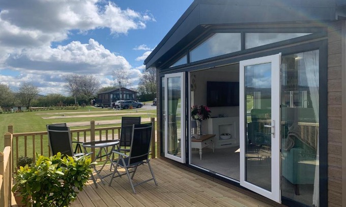 Thirsk Chalet De Esquí | The Hollin Retreat at Hollin Barn Lodge Park