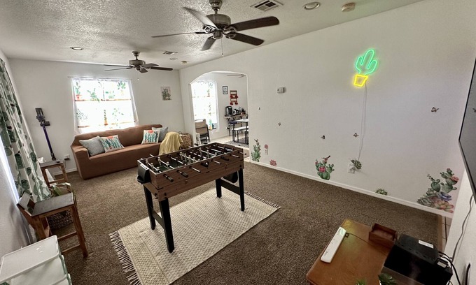 Yuma Casa | The home is a bright cozy home.It’s located 5min away from I-8interstatehighway.