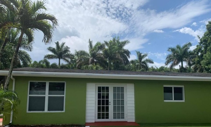 Cooper City Casa | The home is cozy and fully equipped with all amenities