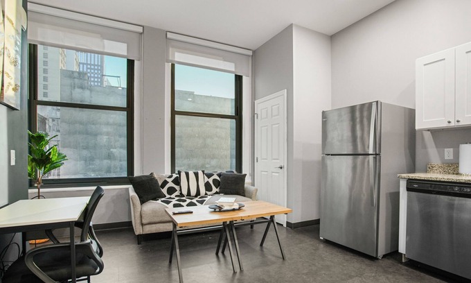 Downtown Pittsburgh Apartamento | The HomeBase Suite at Stadium and Downtown