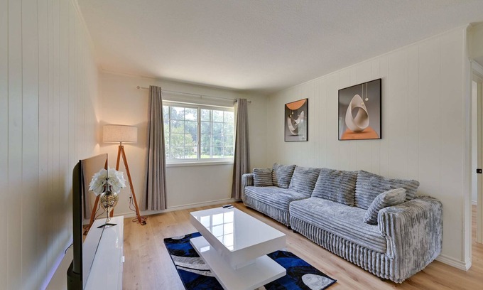 Nacogdoches Apartamento | The Homestead | Luxury-Cozy 2BR Apartments Near SFA & Historic Downtown Nacogdoc