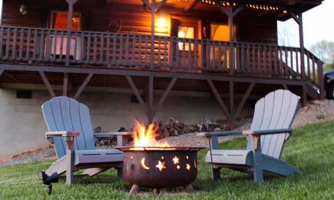 Black Mountain Cabina | The Hoot Owl - New Cabin in Black Mountain w/ views & discount Biltmore tickets!