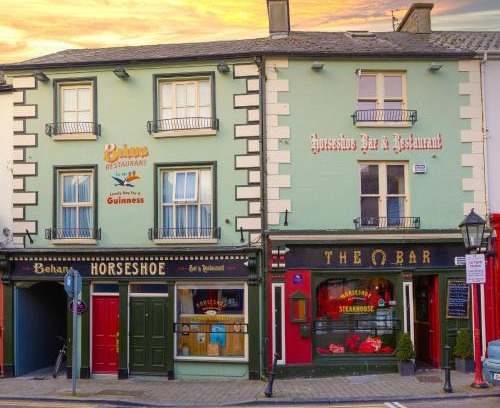 Listowel Casa | The Horseshoe Bar Townhouse Accommodation