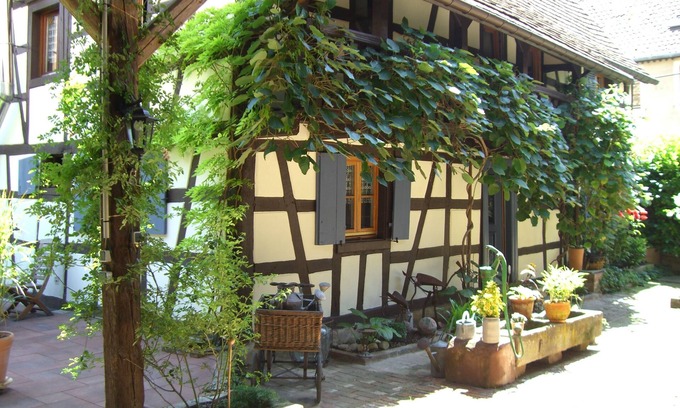 Mittelhausen Cabaña | La hospitalidad de la agradable bruja en sus entramados y su tranquilo jardín.