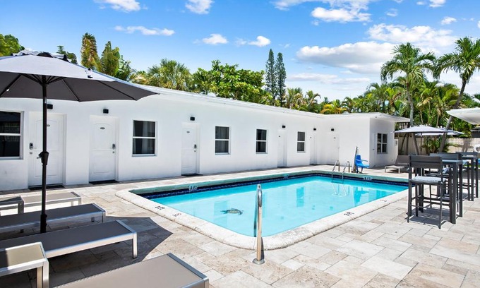 Lauderdale Beach Complejo | The Hotel Deauville