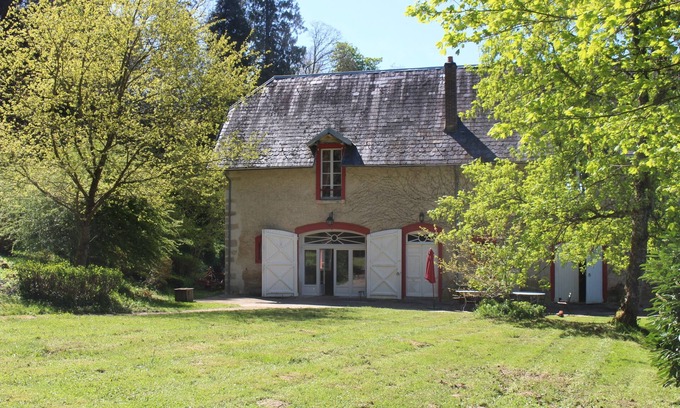 Saint-Leger-Vauban Casa | la casa desde el jardín