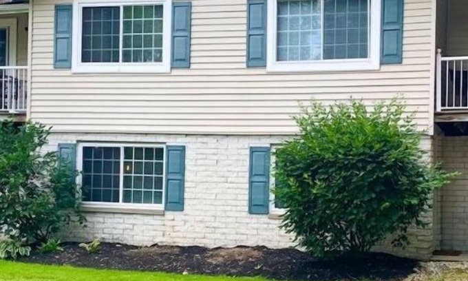 Uniontown Casa | The House Hotels- E. Turkeyfoot Clean & Cozy 3 Bedroom House - 12 Mins. to Airport