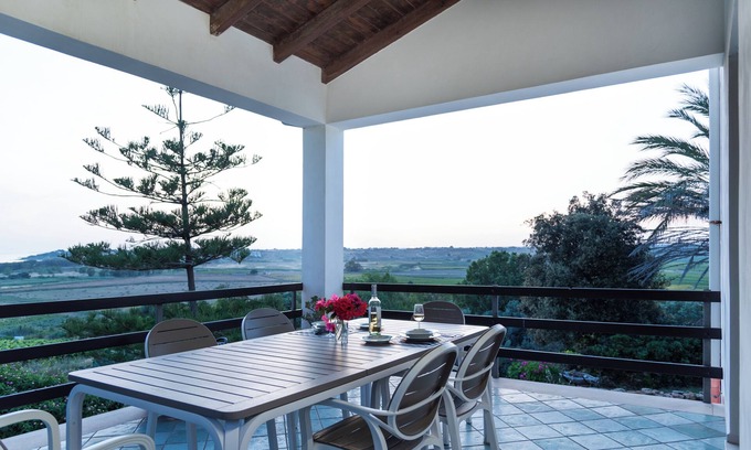 Marinella di Selinunte Casa | The House of Bilici Charming house surrounded by greenery near golden beaches.