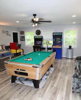 Chalet Village Chalet De Esquí | The House of Rock