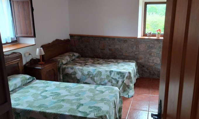 Peruyes Otro | The house offers space for 8 people (4 bedrooms, dining room, living room,