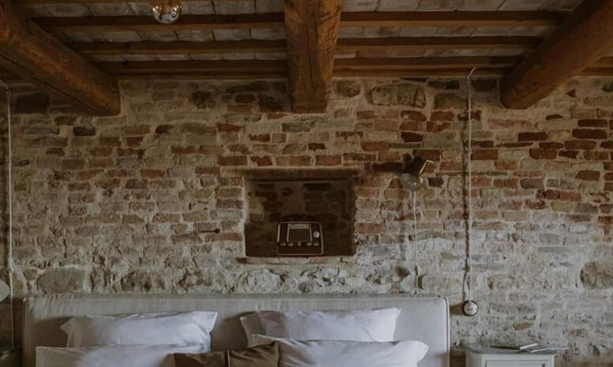 Arcevia Casa | THE HOUSE ON THE WALLS IN BORGO LORETELLO