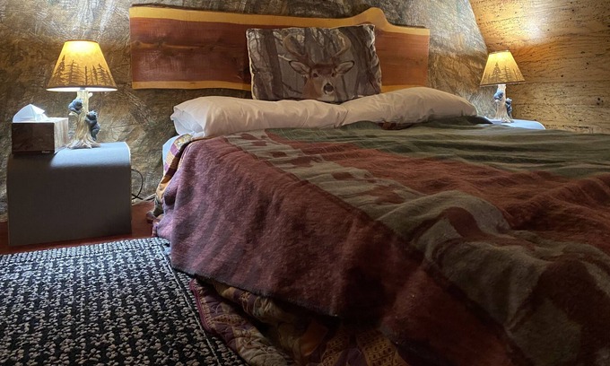 Dunlap Cabina | The Hunting Cabin is on 10.5 secluded wooded acres