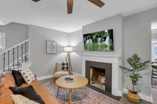 Westgate Casa | The Huron Charmer-4 BD and Yard