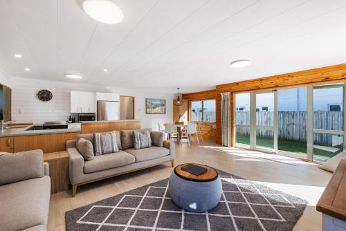 Mount Maunganui Casa | The Iconic Kiwi Bach, Full Site Downtown Mount